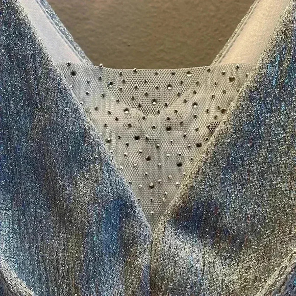 Beautiful blue shimmering size 6 Scarlett formal dress. - Picture 3 of 5